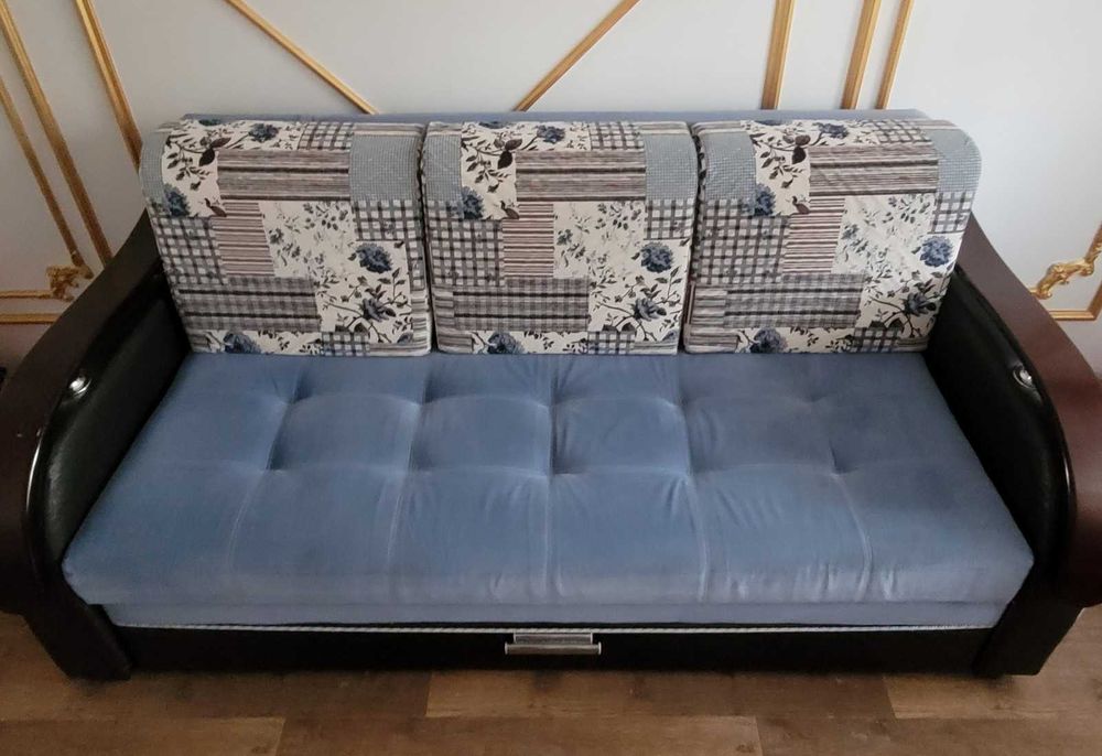 Продам диван раскладной.