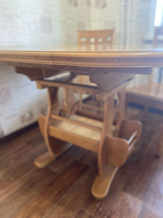 Продам стол кухонный