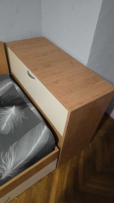 Продавам сандвич легло с ракла и бюро