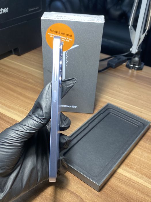 Samsung Galaxy s25 plus • 256 GB • Icy Blue