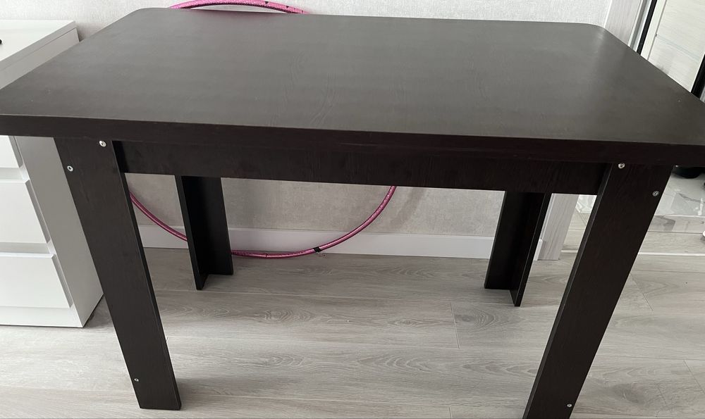 Продам стол кухонный