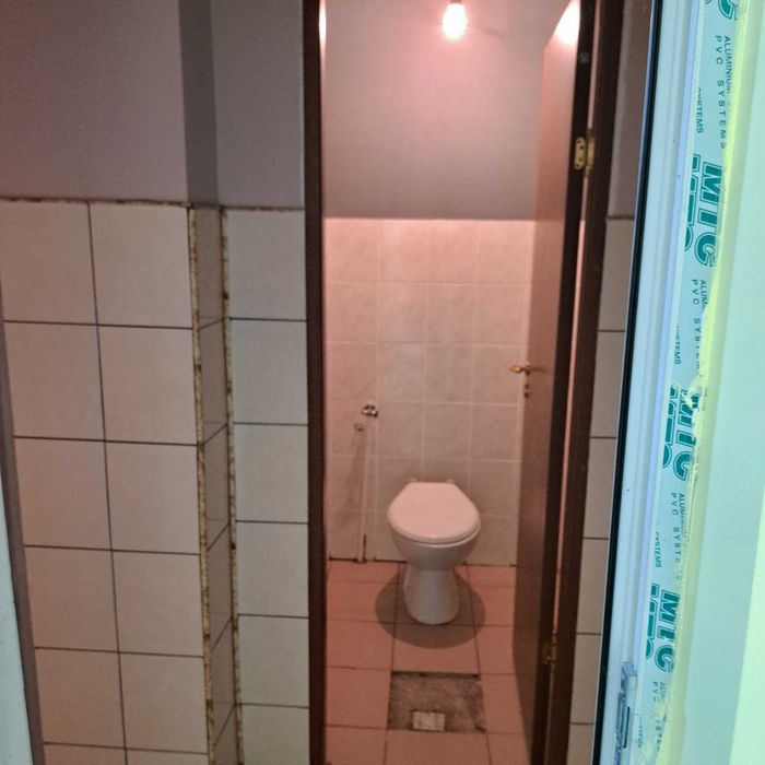 Spatiu comercial Zamostea, Central, situat in fata scolii. De vanzare sau de inchiriat.