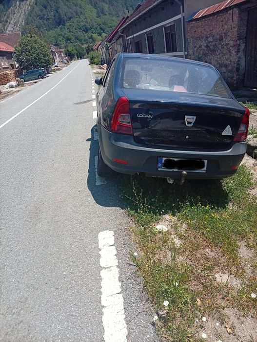 Vând urgent Dacia Logan 1'4 benzina 2011