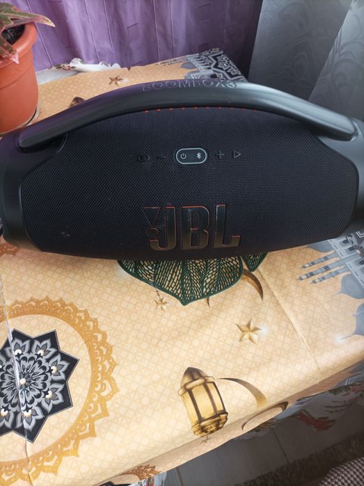 Vand JBL bombox 3