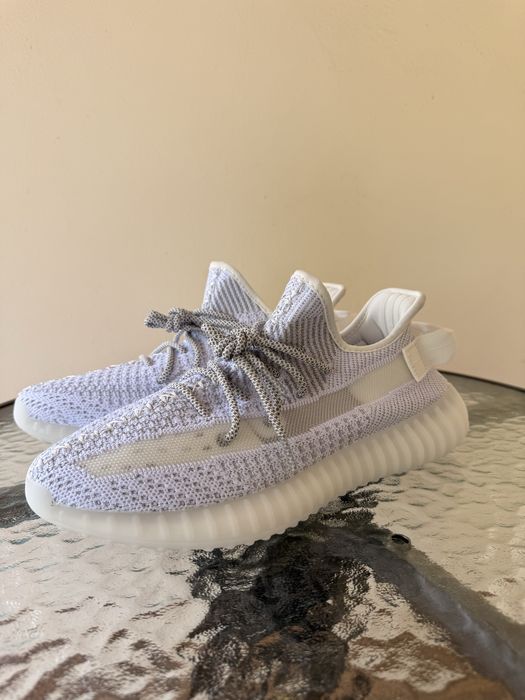 Yeezy 350 noi cu etichete