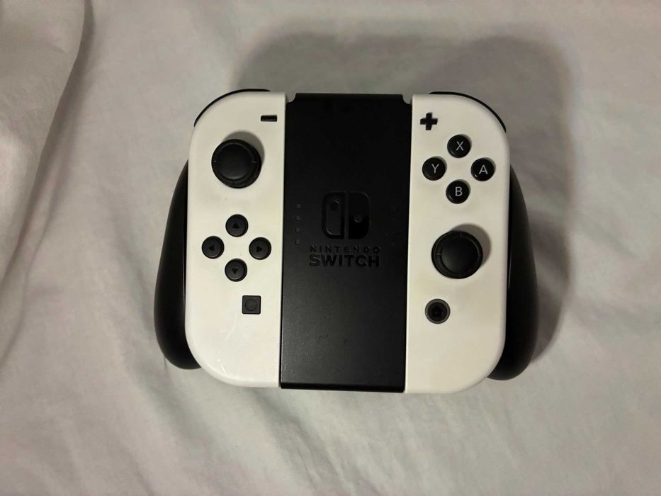 Vand Nintendo Switch Oled stare noua cu 2 jocuri