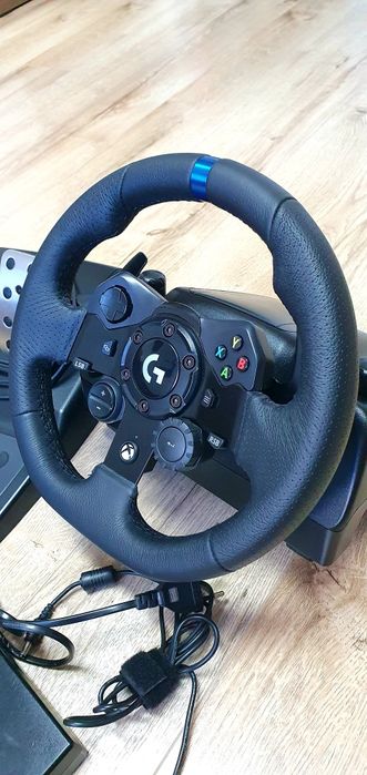 Gaming Volan Logitech G923 Volan+pedal+adapter 

Funcționea