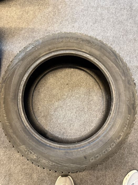 Продам зимнию резину 205/55r16