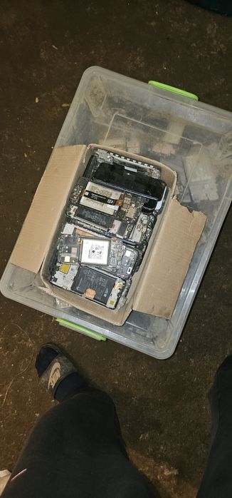 Vand piese telefoane