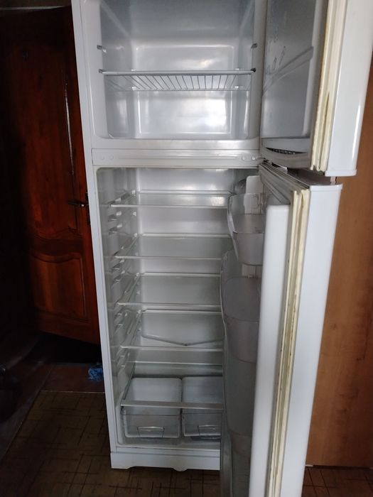 Продаю холодильник