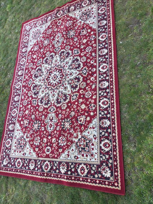 Голям мокетен килим