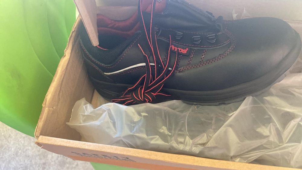 работни обувки-нови,кожени 40 номер