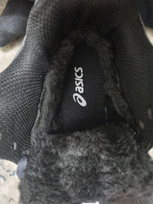 Asics zimni krasofka sotiladi yangi