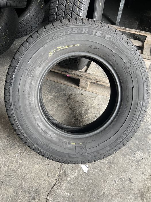 2 anvelope de iarna 225/75/16 C Semperit!