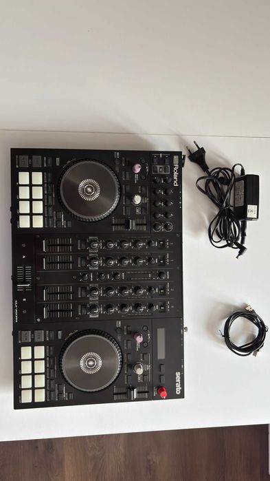 Consola Roland DJ-707M – 4 canale, stare perfecta de functionare