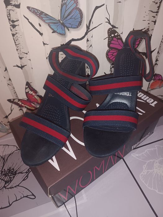 Елегантни дамски сандали