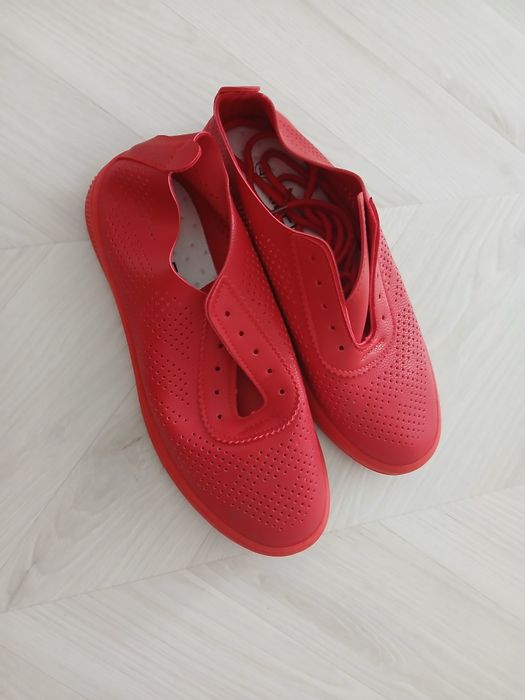 Продам кроссовки в отличном состоянии (новые)