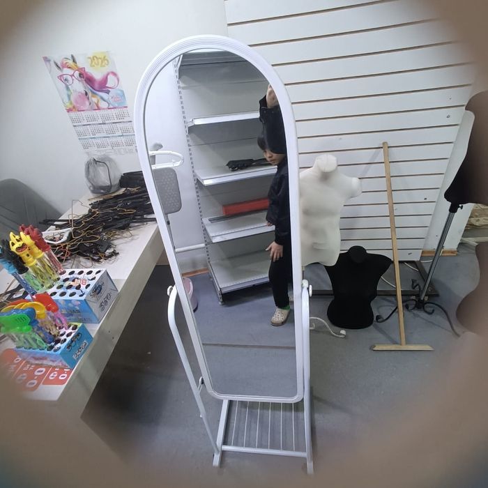 Зеркало в хорошем состоянии