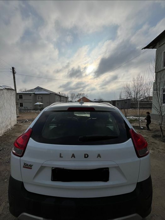 Lada Xray Cross.