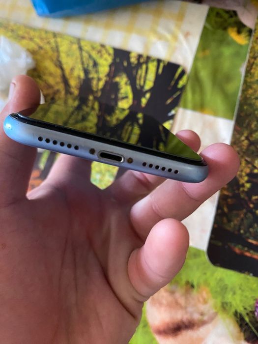 Vand sau schimb iphone xr albastru