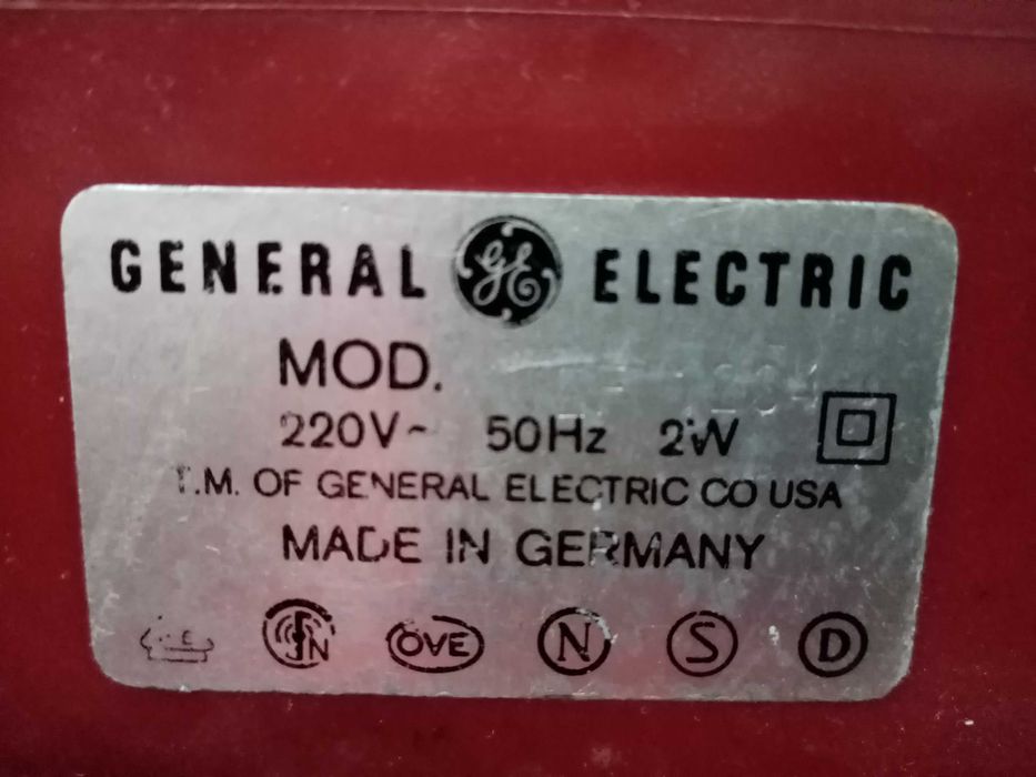 Ceas electric de birou, la priza, perfect funcțional.