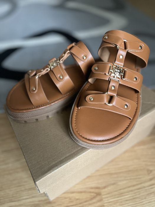 Летни сандали в кафяв цвят