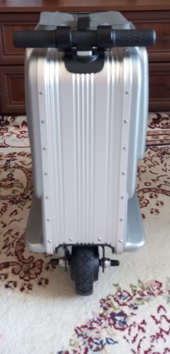 Продается чемодан самокат.