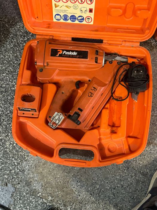 Paslode 350/90 CT пистолет за пирони в дърво от 50 до 90мм покриви