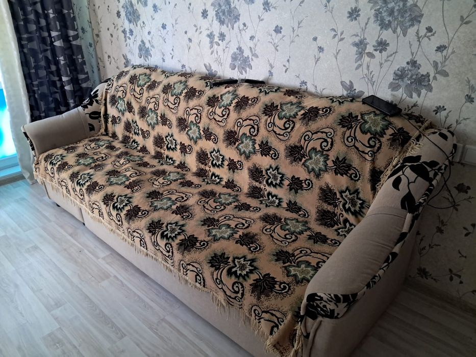 Продам диван с двумя креслами