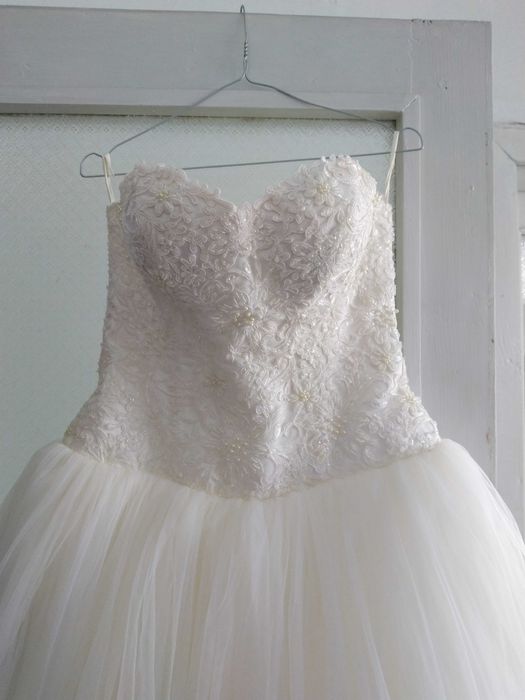 сватбена булченска рокля + було + обръч и подарък обувки