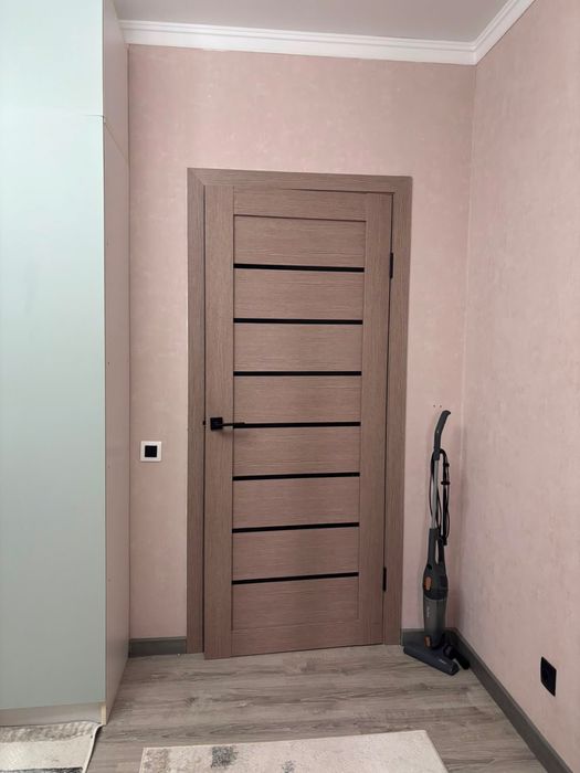 Продам межкомнатные двер (2 шт)