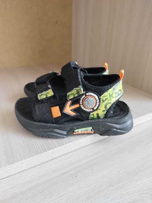 Продам сандали б/у .