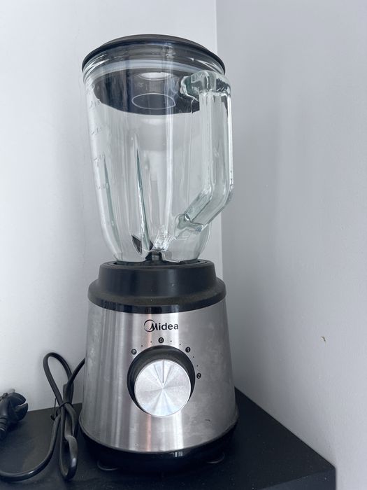 Продам блендер Midea