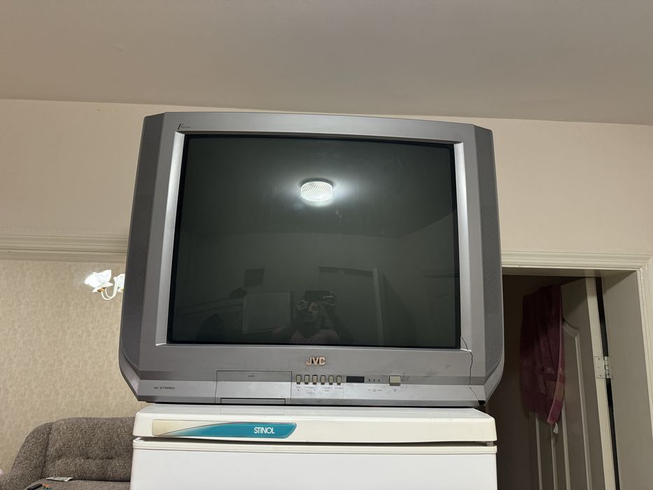 Продам цветной телевизор