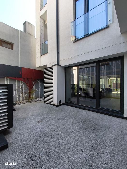 Birou și curte 100 mp in Centru, curte proprie și loc parcare.