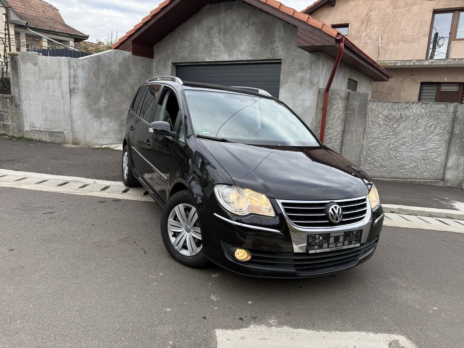 Touran ~ Automat ~ 2.0 TDI ~ Xenon ~ An 2008 ~Cârlig remorcare~