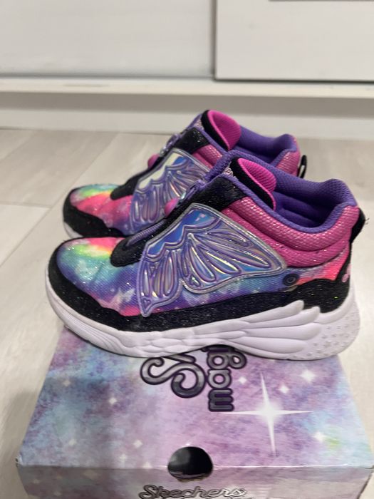 Adidasi Skechers, marimea 32