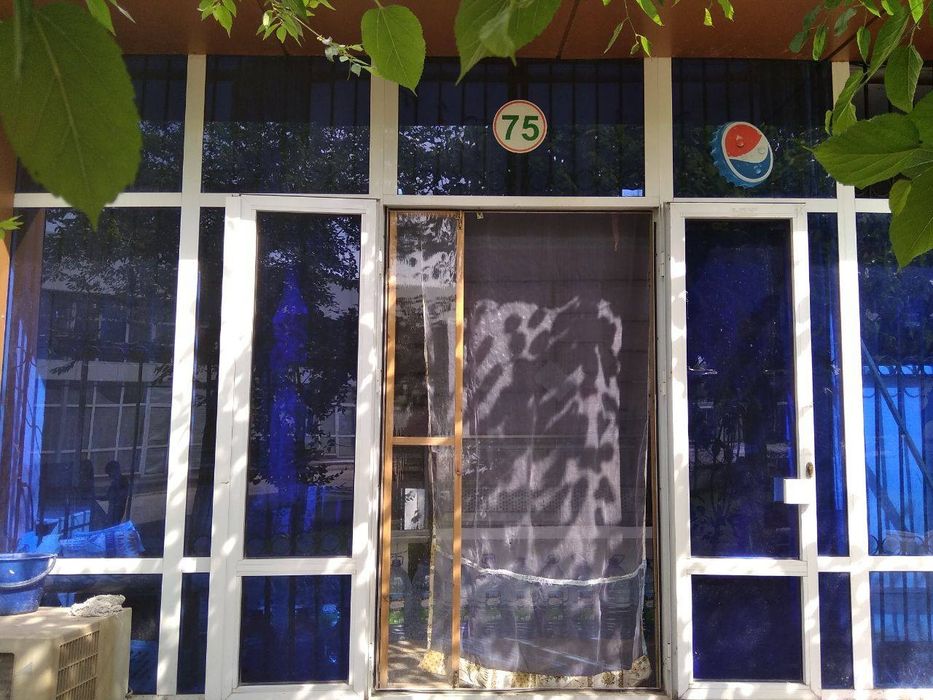 Магазин сотилади 9 бозорда срочно  дукон кадастри бор 100%