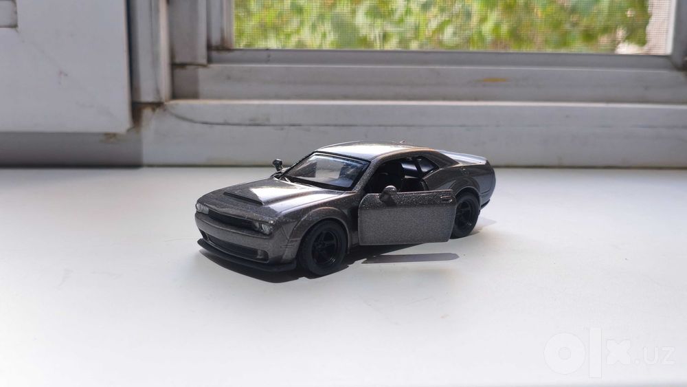 Коллекционная модель Dodge Challenger (Масштаб 1:38)