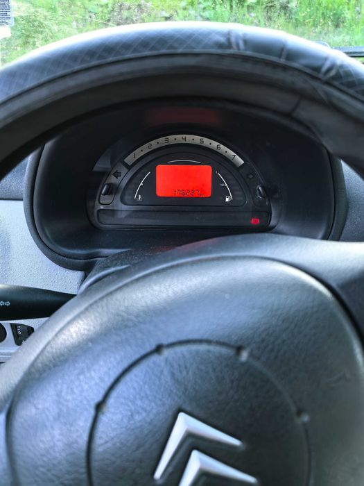 ПРОДАВА се  Citroen C3 1.4 2004г
