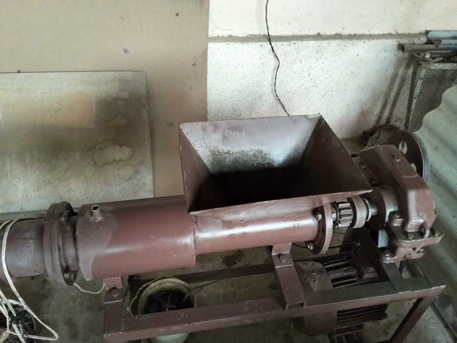 Sovun chiqaradigan aparat sotiladi holati yaxshi. Narxi kelishiladi