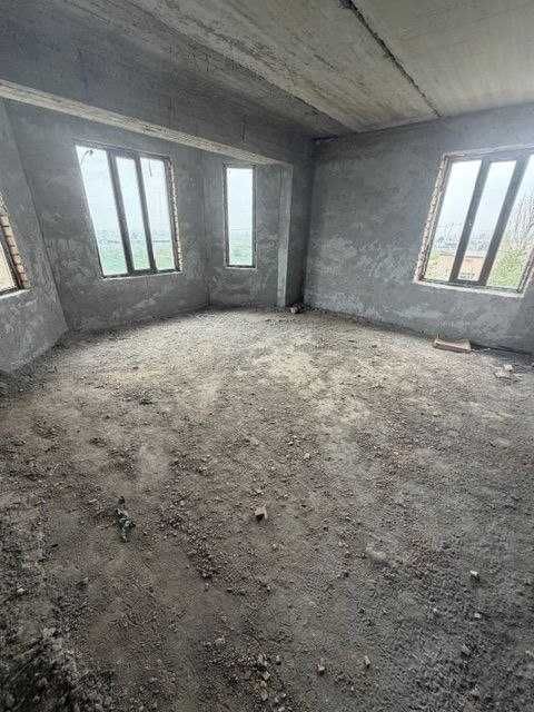 Ургут туманида кенг 2 хонали хонадон сотилади!