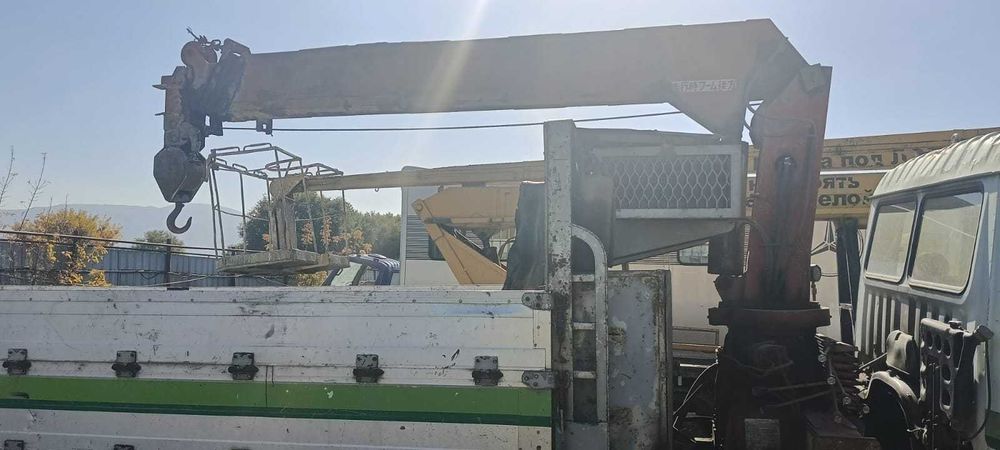 Грузовик манипулятор