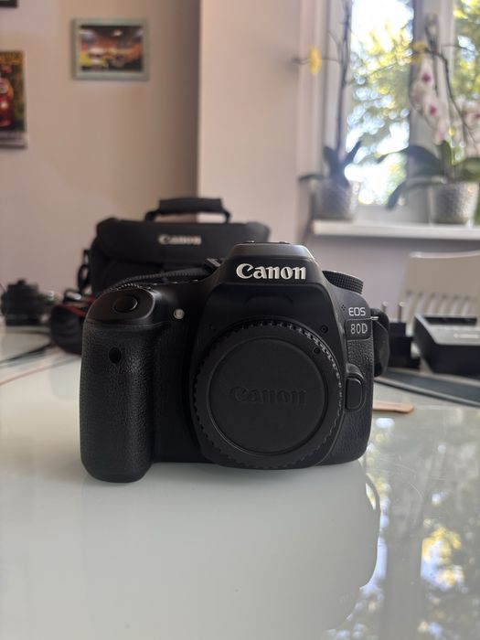 Canon EOS 80D + EFS 18-55mm обектив