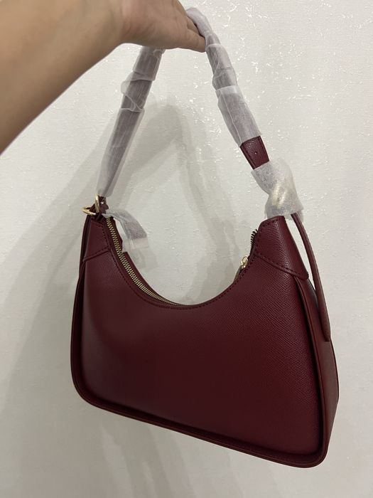 Красная элегантная сумка