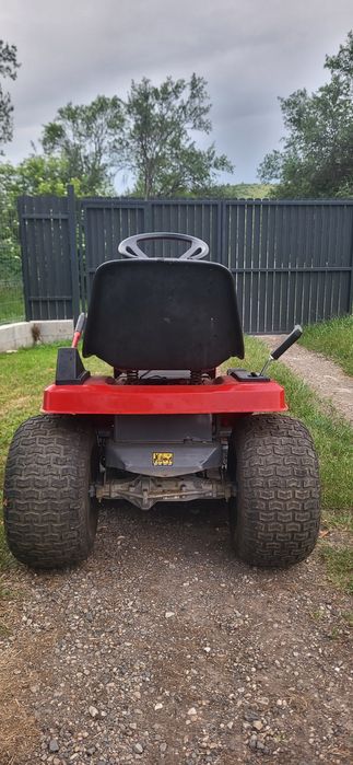 Tractoras de tuns iarba