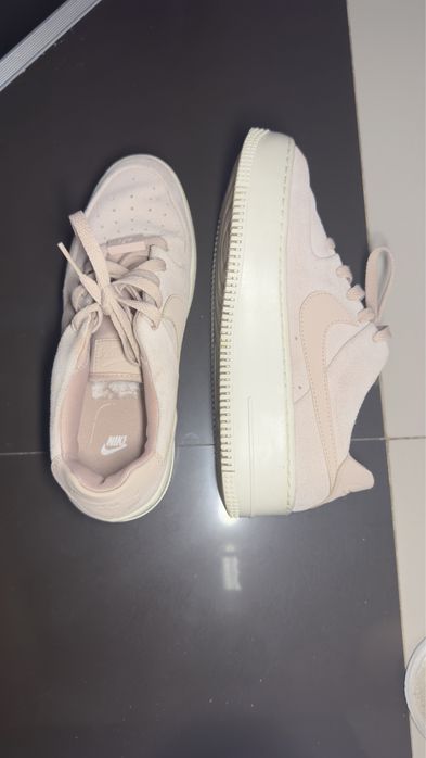 Adidasi Nike air force 1 sage marimea 38.5