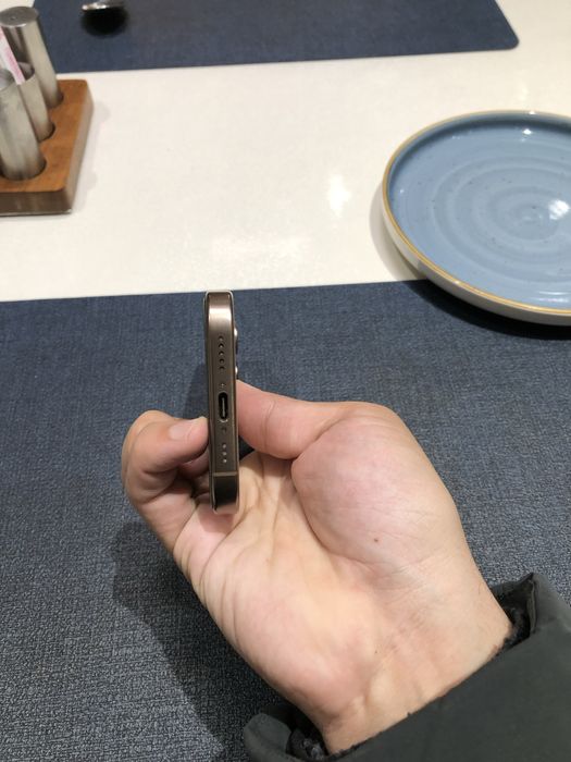 Iphone 16 pro 128gb desert