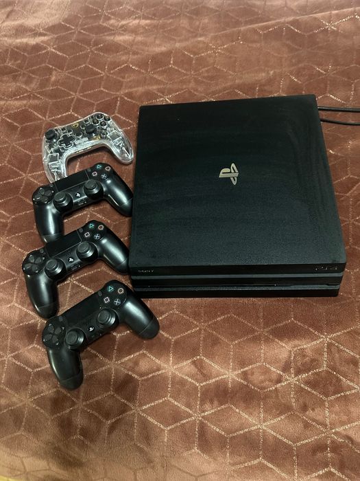 playstation 4 cu jocuri si manete + câsti .