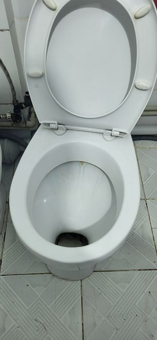 Продам унитаз почти новый, без бочка